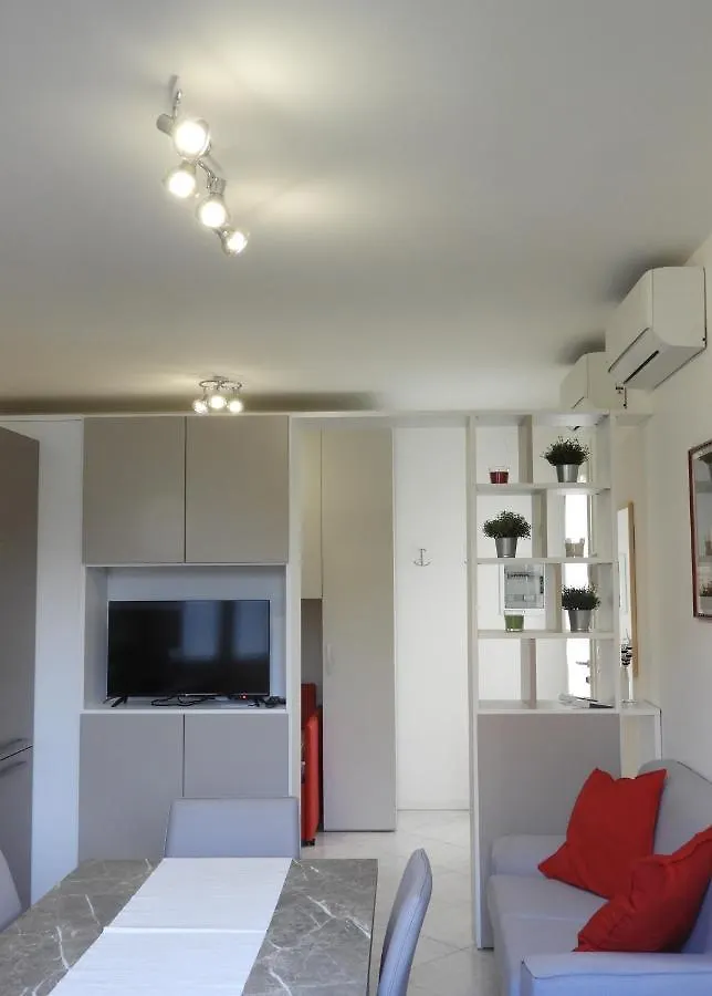 Morena Studio Apartment 阿索洛
